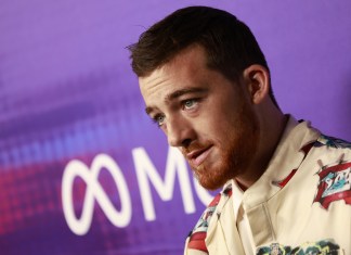 El actor Angus Cloud llega para asistir a Power of Young Hollywood