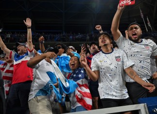 Aficionados celebrando los goles de la Copa Oro en Estados Unidos.