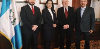 En la imagen Héctor Adolfo Aldana Reyes (Izquierda) y la magistrada Leyla Lemus (Derecha), quien antes estuvo a cargo de la Secretaría Privada de la Presidencia.