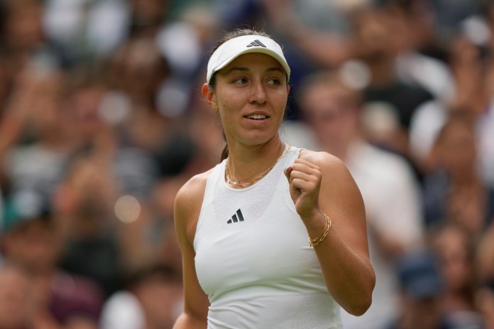 Jessica Pegula celebra tras derrotar a Lesia Tsurenko durante la tercera ronda del torneo de Wimbledon