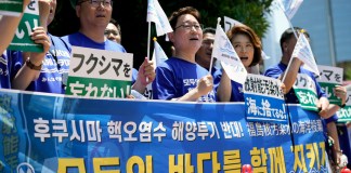 Una protesta en contra de los planes de Japón de liberar al océano aguas de la planta nuclear Fukushima.