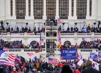 Rachel Marie Powell, de Pennsylvania, quien usó un megáfono para dirigir la turba que asaltó el Capitolio fue declarada culpable de unirse a ella para tratar de impedir que el presidente electo Joe Biden ocupara su cargo.