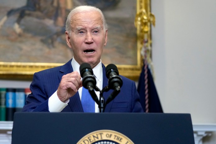 El presidente estadounidense Joe Biden habla sobre la inteligencia artificial en la Sala Roosevelt de la Casa Blanca.