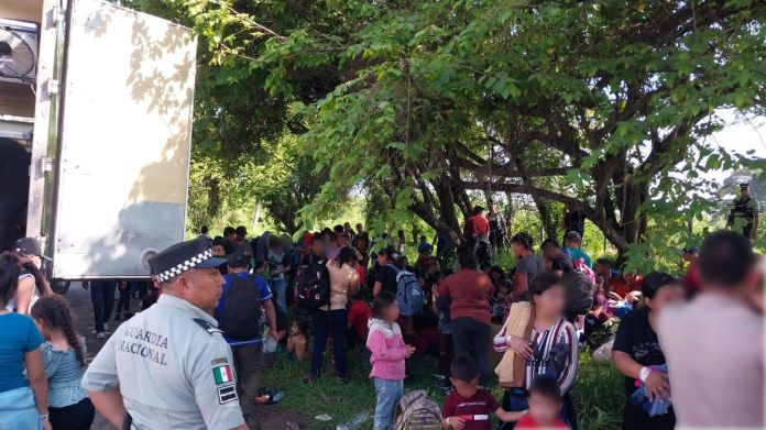 Un total de 148 migrantes de nacionalidad guatemalteca, hondureña y salvadoreña fueron rescatados por autoridades mexicanas.