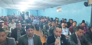 Miembros de los 48 cantones de Totonicapán brindan conferencia de prensa.