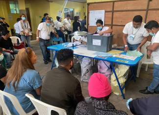 El TSE pidió a las Juntas Receptoras de Votos, permitir a los fiscales de mesa de la Unidad Nacional de la Esperanza (UNE) y del Movimiento Semilla, fotografiar el Acta Número 4.