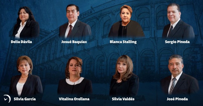 Fila inferior de izquierda a derecha; Silvia García, Vitalina Orellana, Silvia Valdés, José Pineda.