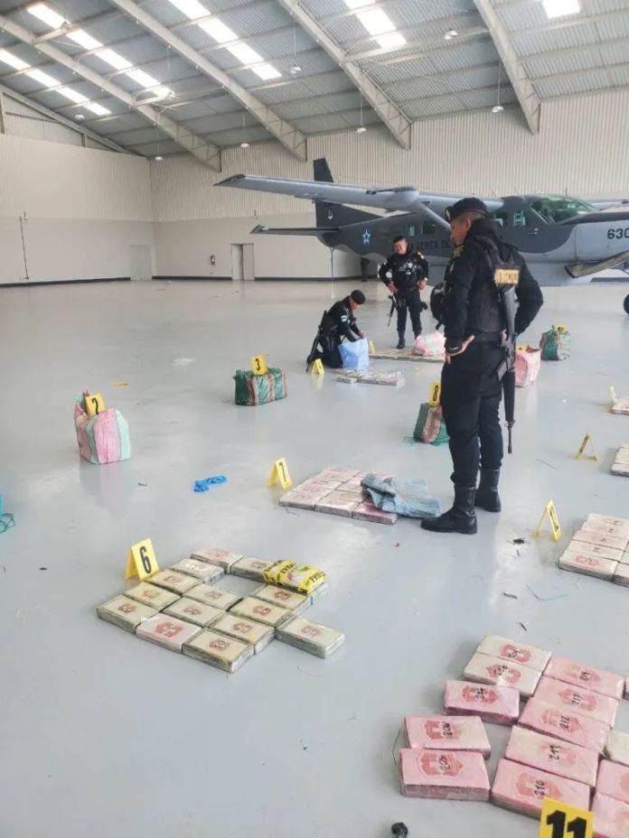 La PNC también reportó la incautación de 155 vehículos, 111 armas de fuego, tres aeronaves y una embarcación.