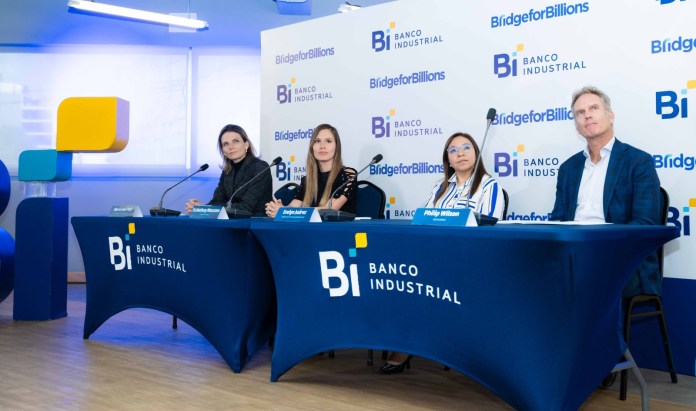 Maria José Paíz, Esthefany Moscoso, Evelyn Juárez y Philip Wilson