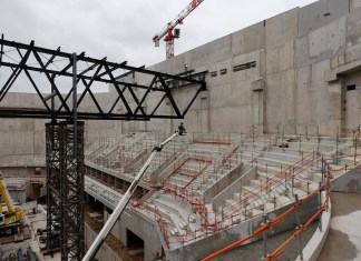 Esta fotografía del lunes 23 de enero de 2023 muestra el estadio Porte de la Chapelle en construcción, el cual será utilizado en los Juegos Olímpicos de 2024 en París.