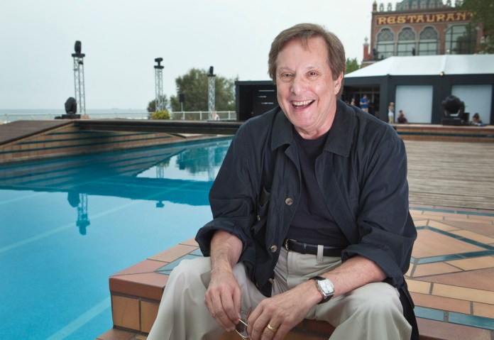 El director William Friedkin posa tras entrevistas de su filme Killer Joe en Venecia, Italia, el 8 de septiembre de 2011. Friedkin, quien ganó el Oscar al mejor director por "The French Connection". 