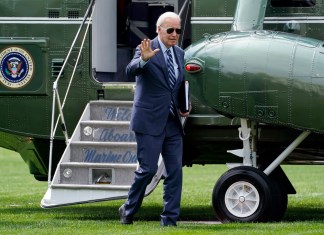 El presidente Joe Biden llega al jardín sur de la Casa Blanca, el 14 de agosto de 2023, en Washington.