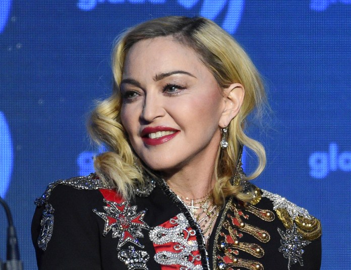 Madonna en la 30a entrega anual de los Premios GLAAD Media en Nueva York el 4 de mayo de 2019. Madonna reprogramó las fechas de su gira Celebration en América del Norte luego de una 