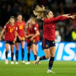 La española Olga Carmona celebra un gol en la final del Mundial femenino de fútbol entre España e Inglaterra en el Estadio Australia en Sydney, Australia, el domingo 20 de agosto de 2023.