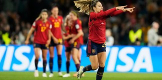 La española Olga Carmona celebra un gol en la final del Mundial femenino de fútbol entre España e Inglaterra en el Estadio Australia en Sydney, Australia, el domingo 20 de agosto de 2023.