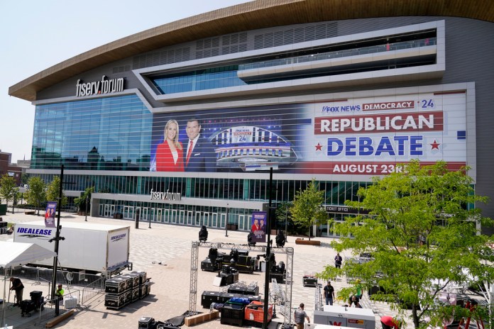 El Fiserv Forum previo al primer debate presidencial republicano de la campaña electoral de 2024 en Estados Unidos