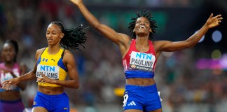 La dominicana Marileidy Paulino tras ganar los 400 metros del Mundial de atletismo.