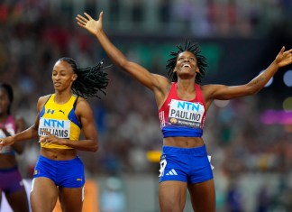 La dominicana Marileidy Paulino tras ganar los 400 metros del Mundial de atletismo.