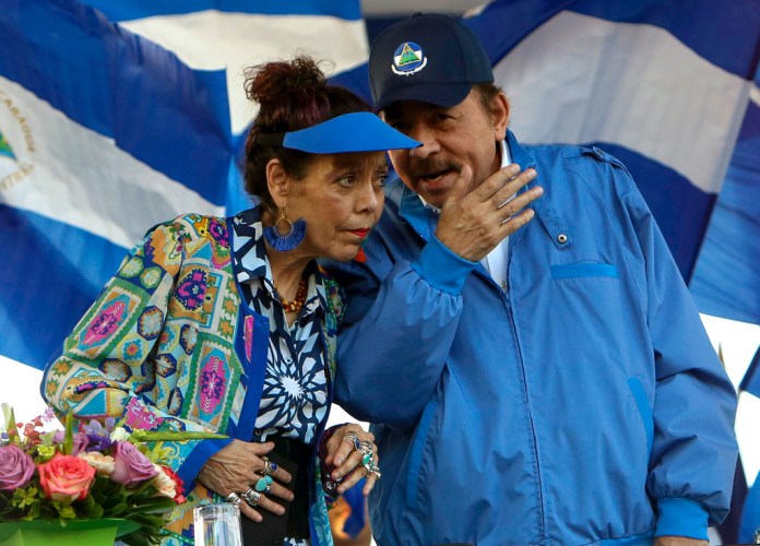El presidente de Nicaragua, Daniel Ortega, y su esposa, la vicepresidenta Rosario Murillo, encabezan un acto en Managua, Nicaragua. El gobierno de Nicaragua.