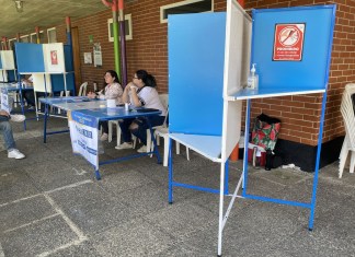 La mayoría de centros de votación son establecimientos educativos, según el TSE. Foto: La Hora / Archivo