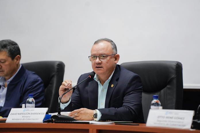 El Ministro de Gobernación, Napoleón Barrientos agradeció a los agentes de la PNC por haberle brindado seguridad a los guatemaltecos que asistieron a los centros de votación.