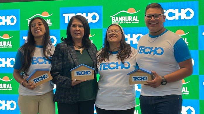 TECHO, el voluntariado liderado principalmente por jóvenes universitarios que buscan erradicar la pobreza