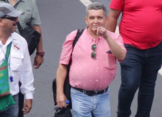 En la foto, Joviel Acevedo en una de las protestas del magisterio.