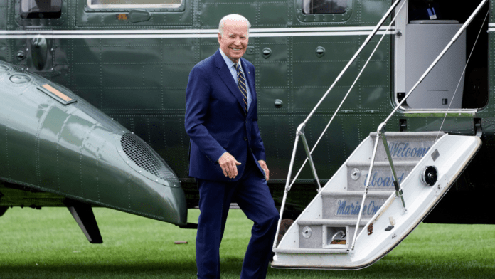 El presidente estadounidense Joe Biden llega a la Casa Blanca en Washington, el lunes 7 de agosto de 2023, después de pasar el fin de semana en Wilmington, Delaware.