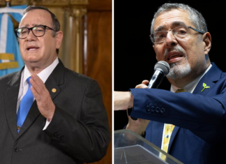 El mandatario Alejandro Giammattei y el presidente electo Bernardo Arévalo. Foto Presidencia/AP