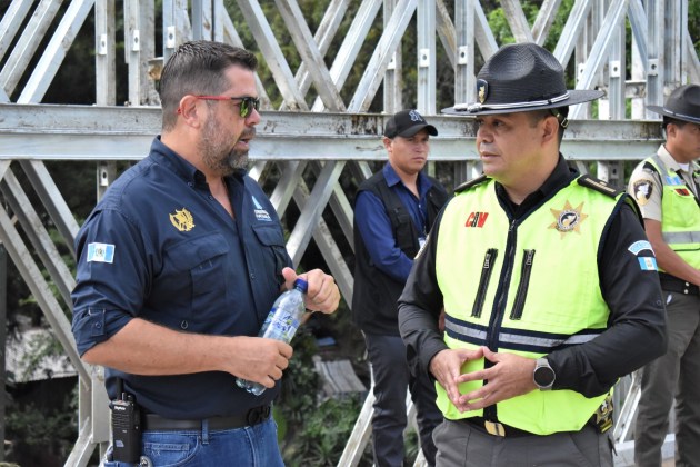 El ministro Javier Maldonado, brindó una conferencia por la habilitación del puente este 16 de agosto.