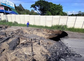 El socavamiento que se formó en kilómetro 17.5 de la Ruta al Pacífico