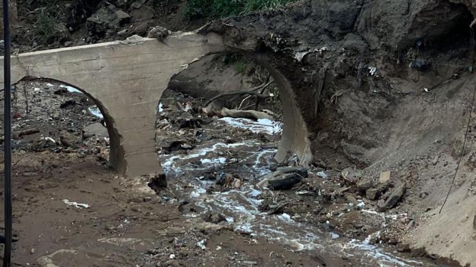 Hundimiento en el kilómetro 17.5 de la ruta al Pacífico, jurisdicción de Villa Nueva. Foto La Hora/José Orozco