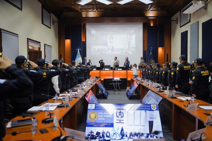 Este viernes 11 de agosto, en las instalaciones del Mingob se realizó una mesa de trabajo entre los mandos de la cartera y de la Policía Nacional Civil