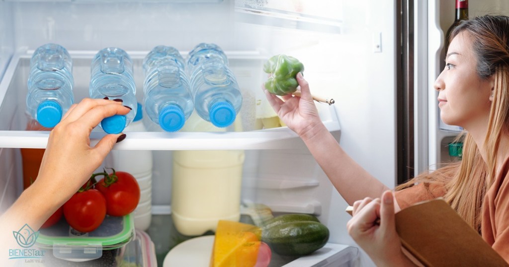 Mantener el refrigerador organizado también te ayuda a mantener un mejor control de los productos que están por vencer. 