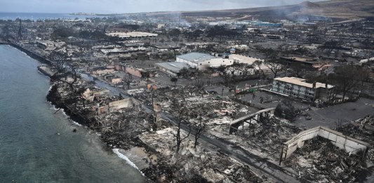 Al menos 110 personas murieron cuando el infierno arrasó Lahaina la semana pasada en la isla de Maui, y algunos residentes no sabían que su ciudad estaba en peligro hasta que vieron las llamas por sí mismos.