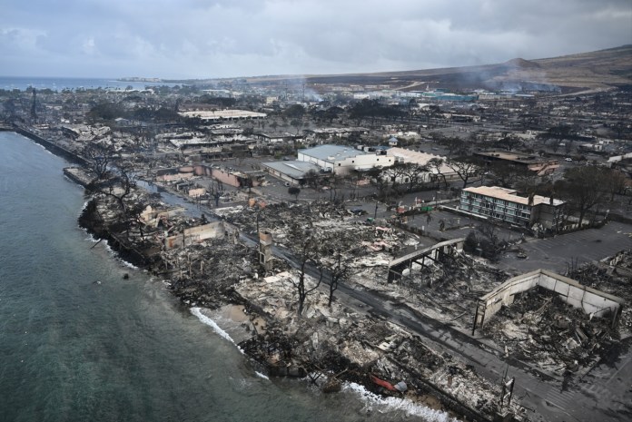 Al menos 110 personas murieron cuando el infierno arrasó Lahaina la semana pasada en la isla de Maui, y algunos residentes no sabían que su ciudad estaba en peligro hasta que vieron las llamas por sí mismos.