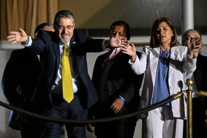 El favorito sorpresa, Bernardo Arévalo fue barrido a la victoria en las elecciones presidenciales de Guatemala el 20 de agosto, con su mensaje anticorrupción encendiendo a los votantes cansados.