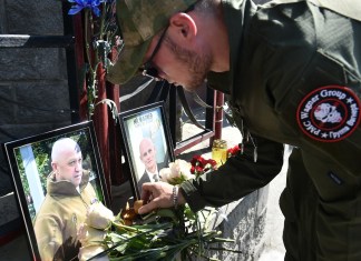 Las agencias de noticias estatales rusas dijeron el 23 de agosto de 2023 que Yevgeny Prigozhin, el jefe del grupo Wagner que encabezó un motín contra el ejército ruso en junio, estaba en la lista de pasajeros de un avión que se estrelló cerca el pueblo de Kuzhenkino en la región de Tver.