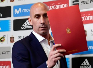 El Presidente de la Federación de España informó que presentará su renuncia este viernes debido a las presiones tras la polémica del beso a Jenni Hermoso, tras ganar el Mundial Femenino.