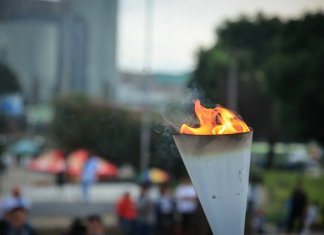 Las antorchas son parte de las fiestas patrias en la ciudad capital.