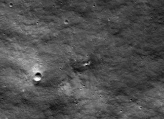 La NASA publicó el jueves por la noche una imagen de un nuevo cráter en la Luna