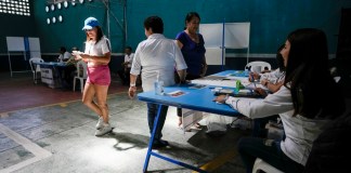 CIDH pide al Estado de Guatemala «respetar» los resultados electorales Votantes eligen a sus candidatos en la segunda vuelta de las elecciones presidenciales en Ciudad de Guatemala, el domingo 20 de agosto de 2023.