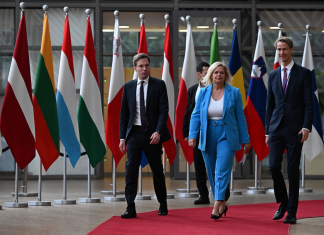 UE avanza hacia un acuerdo sobre reforma del pacto migratorio La ministra del Interior de Alemania, Nancy Faeser (centro), llega a un Consejo de Justicia y Asuntos de Interior en la sede de la UE en Bruselas el 28 de septiembre de 2023.