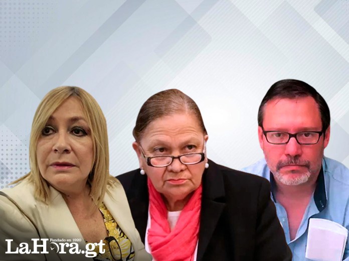 En la foto de izquiera a derecha la abogada, Karen Fisher, la fiscal general, Consuelo Porras y Geovanni Fratti.