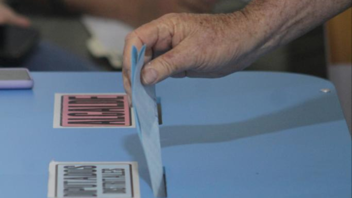 el TSE informó que de manera oficial 5 millones 557 mil 273 guatemaltecos acudieron a las urnas a ejercer su derecho constitucional al voto secreto.