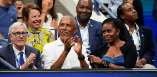 El expresidente de los Estados Unidos Barack Obama y su esposa Michelle asisten al U.S. Open.