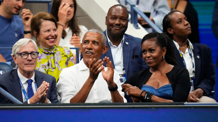El expresidente de los Estados Unidos Barack Obama y su esposa Michelle asisten al U.S. Open.