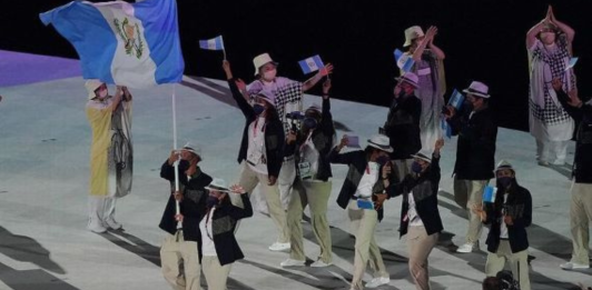 Los atletas de Guatemala durante la inauguración de los Juegos Olímpicos de Tokio 2020 Comité Olímpico Guatemalteco.