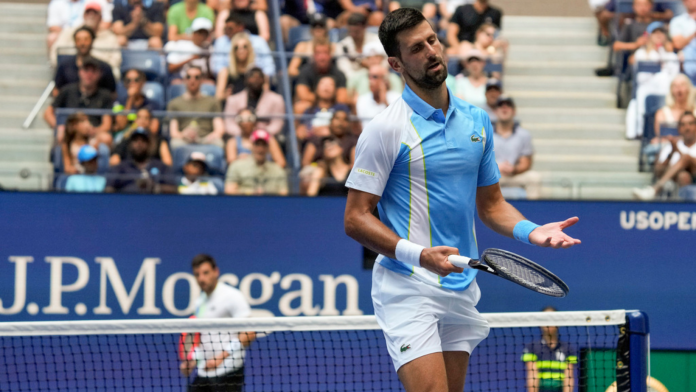 El serbio Novak Djokovic reacciona durante el partido ante el español Bernabé Zapata en la segunda ronda del US Open, Foto La Hora/AP