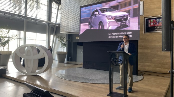 Cofiño Stahl presentó Toyota Agya